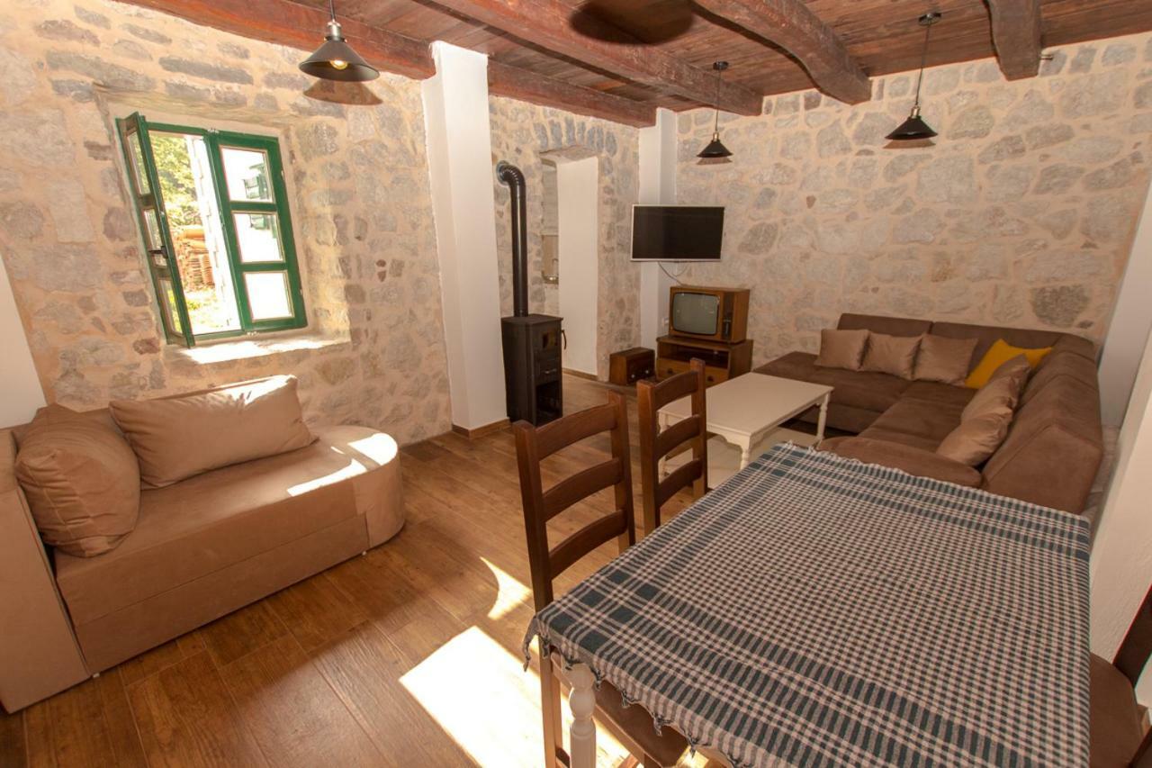 Villa Rustic Stone House à Bar Extérieur photo